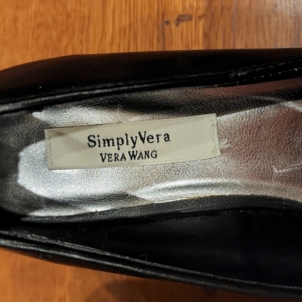 Vera Wang leather black pointed toe heel - Picture 2 of 7